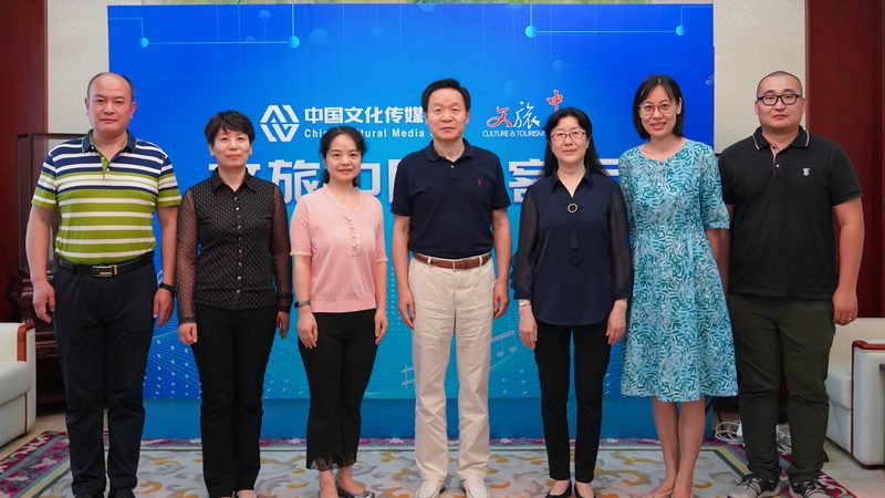 在签订加盟合同前，务必仔细审查合同条款，重点关注以下内容：